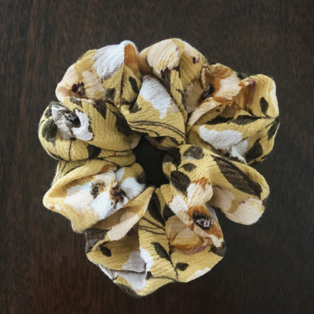 The finished Easy Scrap Fabric Scrunchie